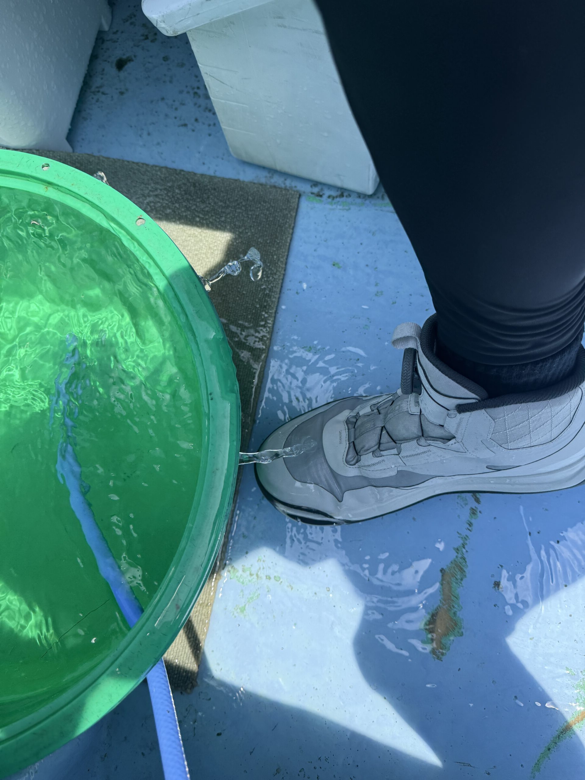 船釣り　靴　濡れない